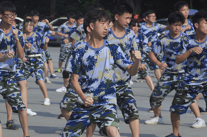 2016級秋季新生軍訓會操表演隆重舉行