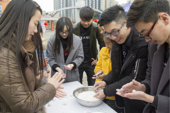 又是一年元宵節，四川新華別樣歡