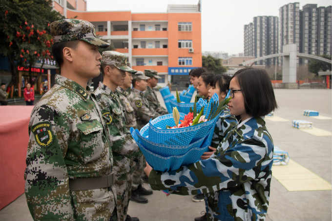 軍訓會操表演，青春與奮進的完美結合！