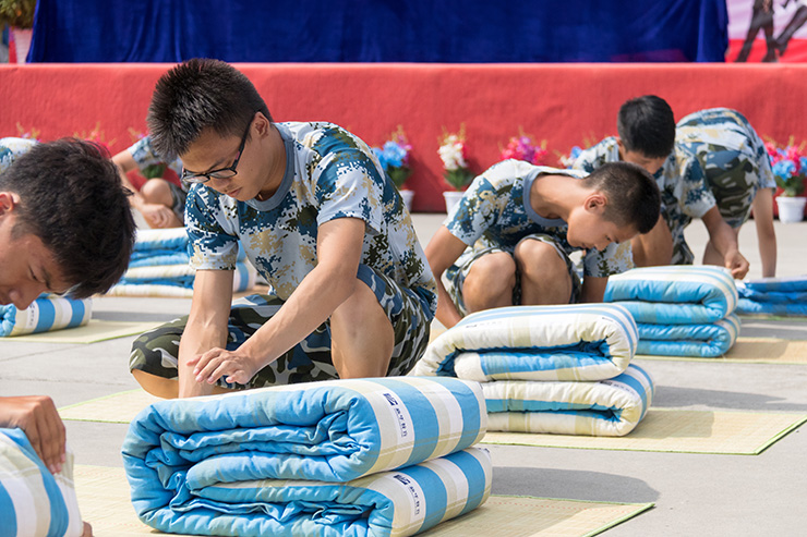 秋季軍訓(xùn)會操完滿結(jié)束，新生面貌煥然一新