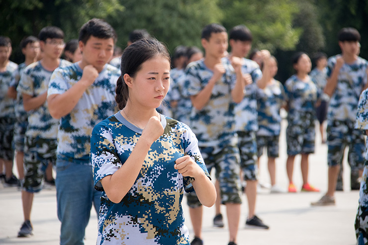 秋季軍訓(xùn)會操完滿結(jié)束，新生面貌煥然一新