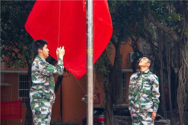 赴一場青春與迷彩的美麗邂逅！四川新華軍訓匯演