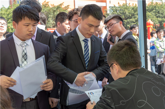 2019四川新華春季畢業(yè)生供不應(yīng)求，逆襲史上最難就業(yè)季節(jié)