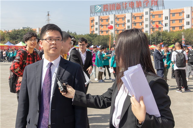 直擊雙選會現場：新華學子厚積薄發，滿意就業