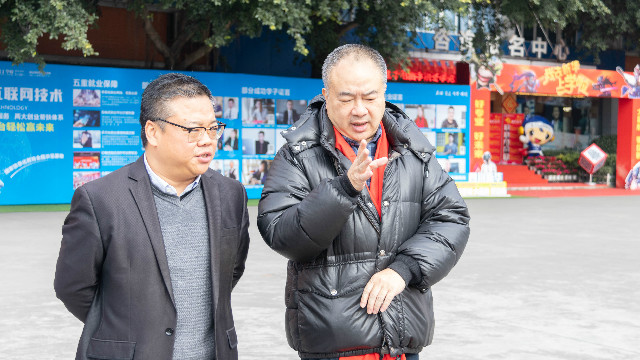 《開心鬼》導(dǎo)演高志森蒞臨四川新華開展講座