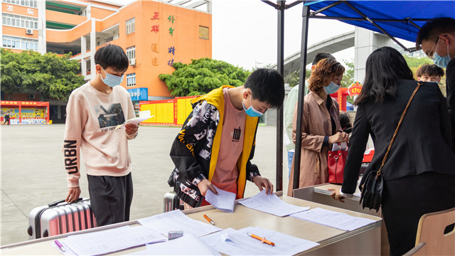 開學啦！四川新華迎來第一批返校學子