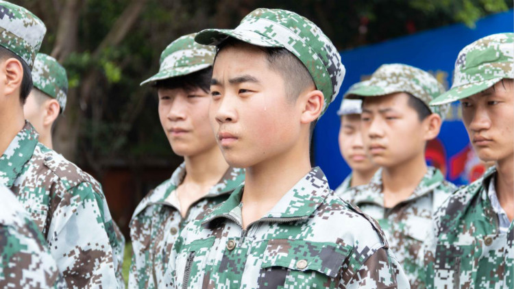 新華“三教三訓”之軍訓|揮灑汗水書寫迷彩青春！