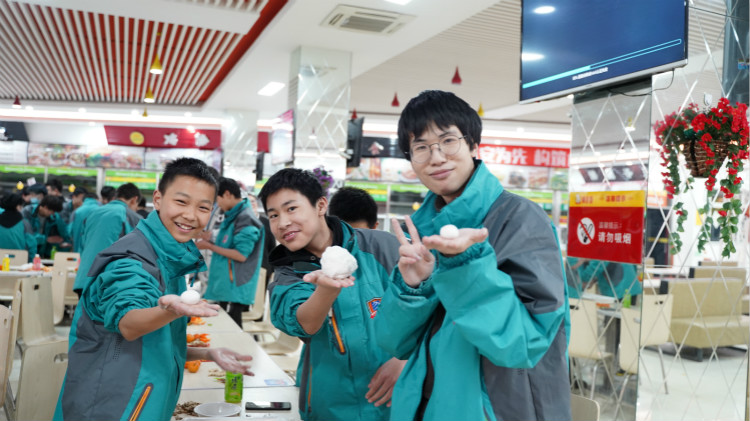 師生鬧元宵，四川新華陪你一起過大年！