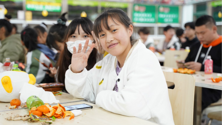 師生鬧元宵，四川新華陪你一起過大年！