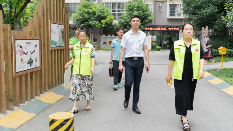 青春心向黨 建黨百年華誕|四川新華走訪慰問老黨員