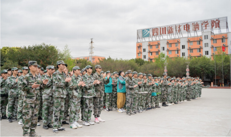 熱烈祝賀四川新華與綿陽飛行職業(yè)學院正式簽約，開啟國防教育新局面！