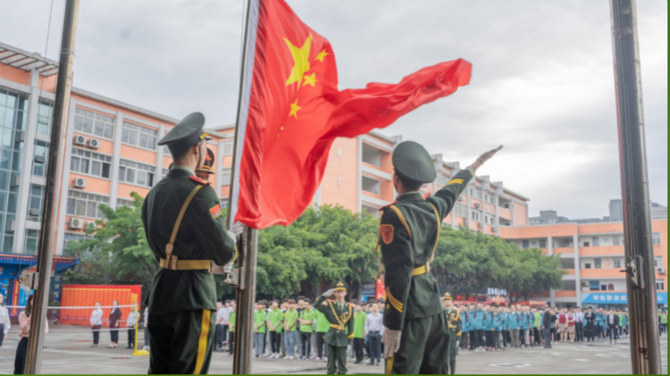 熱烈祝賀四川新華與綿陽飛行職業(yè)學院正式簽約，開啟國防教育新局面！