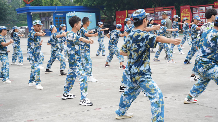 九月開學季|軍訓開啟新華學子的第一課！