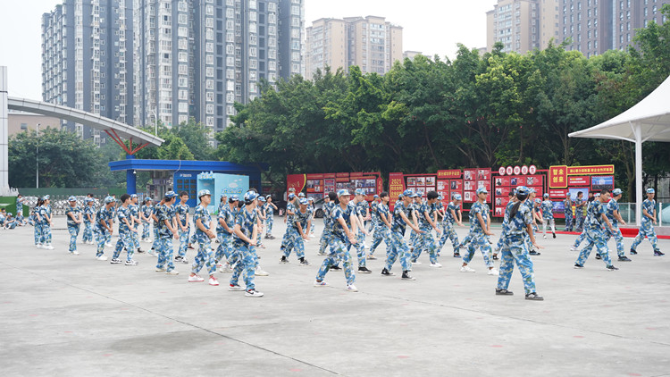 九月開學季|軍訓開啟新華學子的第一課！