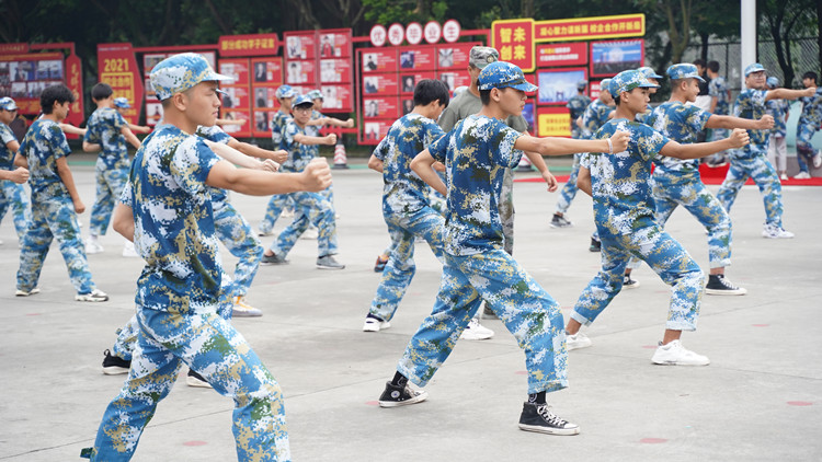 九月開學季|軍訓開啟新華學子的第一課！