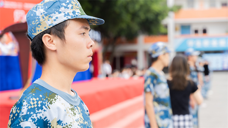 迷彩青春，軍訓蛻變—四川新華素質拓展訓練匯演