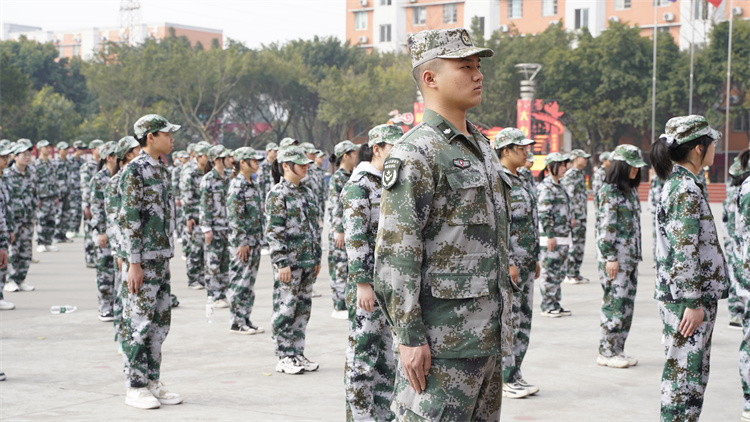 軍訓—颯爽英姿 青春飛揚正當時