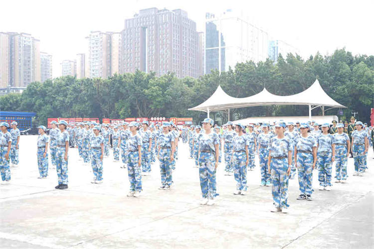 強國復興有我——2023四川新華電腦學校秋季軍訓匯演圓滿落幕