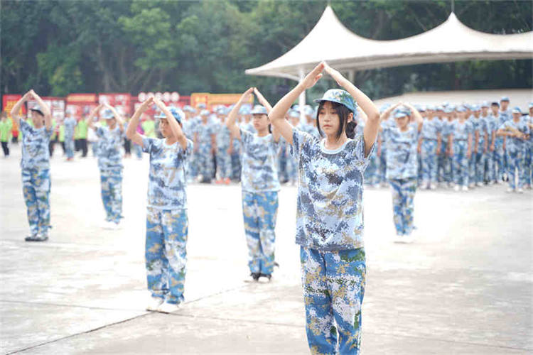 強國復興有我——2023四川新華電腦學校秋季軍訓匯演圓滿落幕