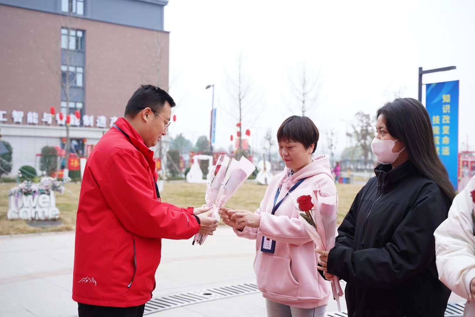 婦女節！獻給所有成都新華的女老師們